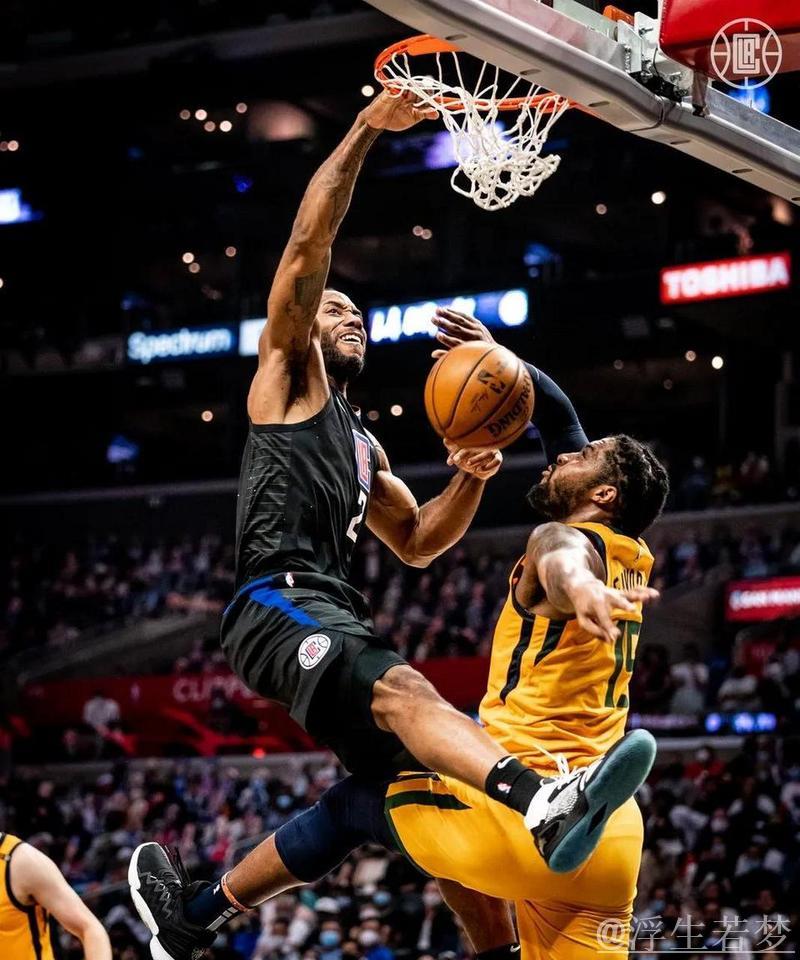 伦纳德突袭禁区腾空暴扣 伦纳德突袭禁区腾空暴扣