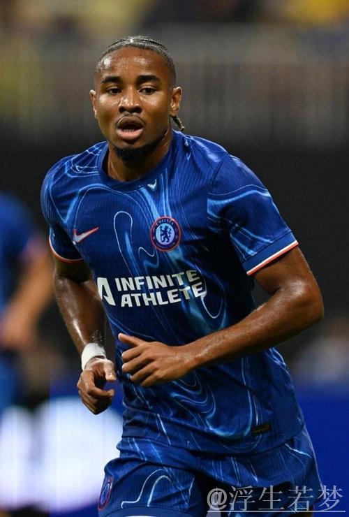 加纳乔与恩昆库互换是否等值？记者犀利点评引热议