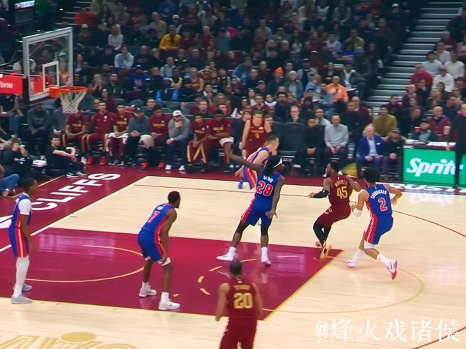 坎宁安27+6+7米切尔30+6 活塞力克骑士终结其3连胜 坎宁安27+6+7米切尔30+6 活塞力克骑士终结其3连胜